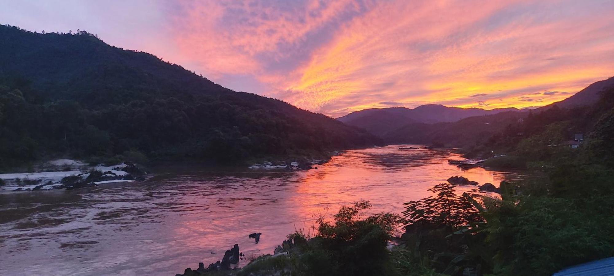 Apartament Mekong Backpackers Muang Pakbèng Zewnętrze zdjęcie