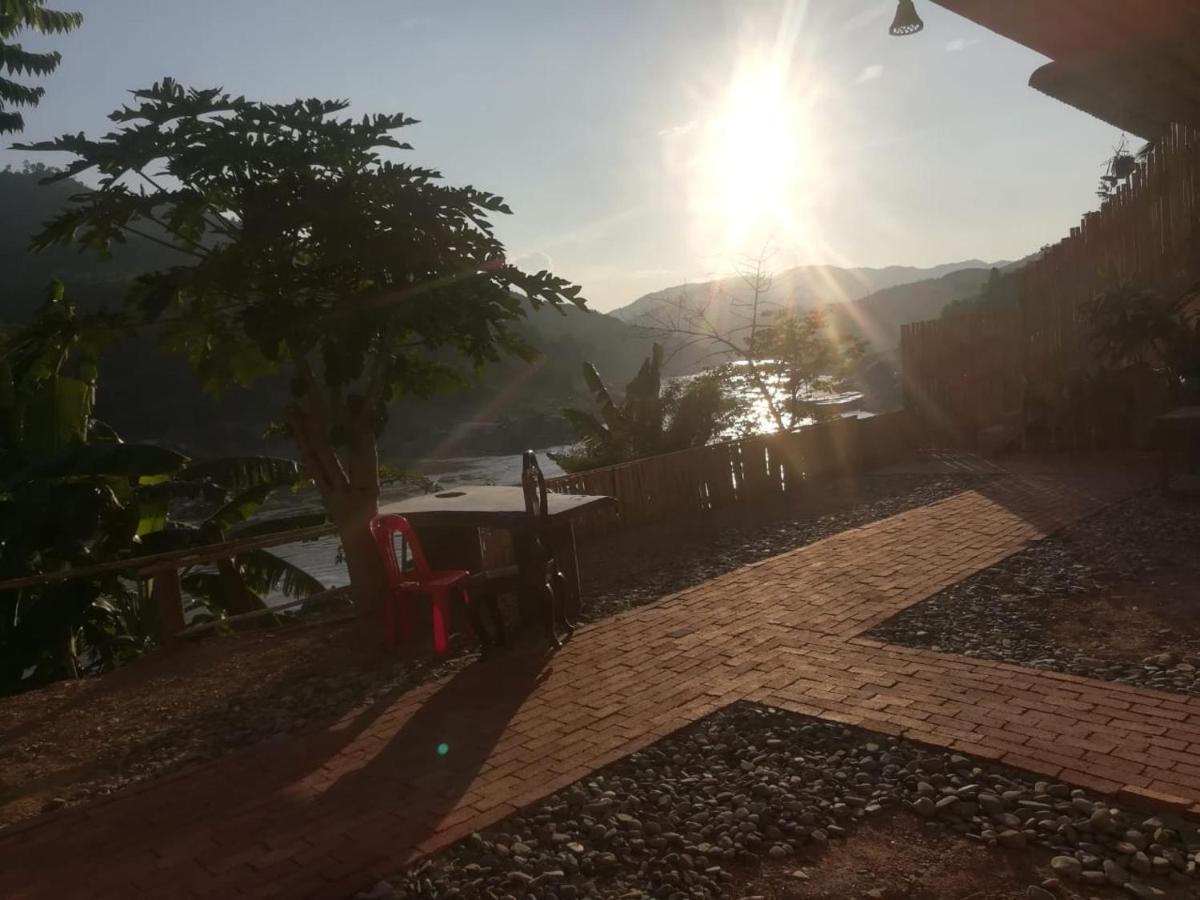 Apartament Mekong Backpackers Muang Pakbèng Zewnętrze zdjęcie